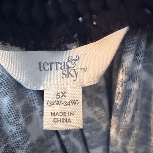 Terra & Sky white with black flowers - Picture 1 of 3